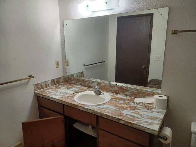 Building Photo - 4532 S Donald Ct
