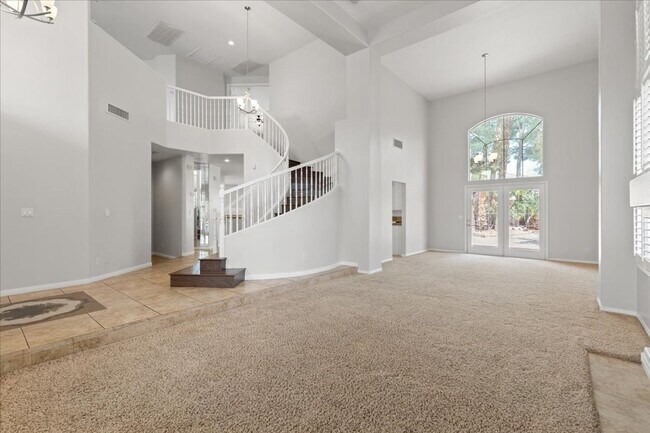 Building Photo - Expansive 4 Bedroom Home with a Pool and L...