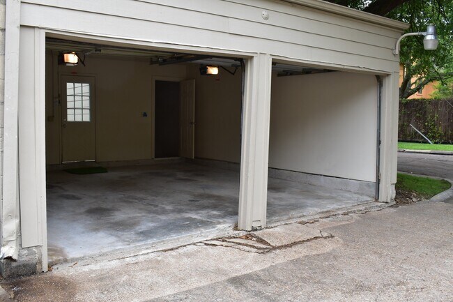 Building Photo - 6501 Gambier Ln