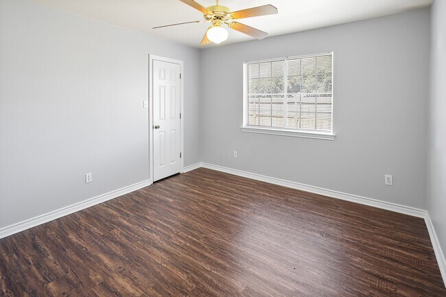 Building Photo - 2020 Legacy Ln