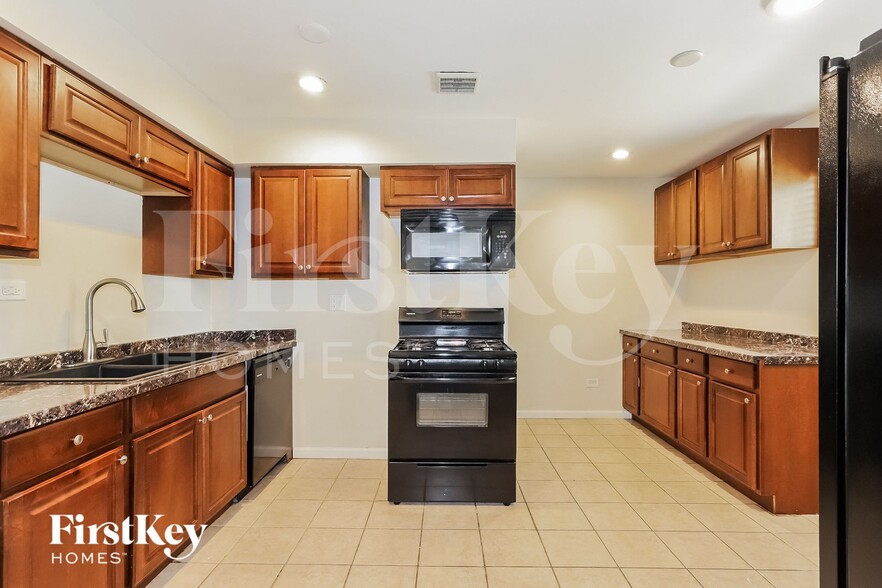 Building Photo - 3815 212th Pl