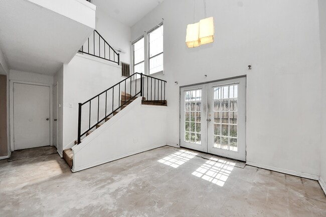 Building Photo - 5747 Easthampton Dr