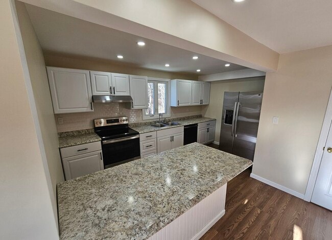 Building Photo - 1230 Smyth Rd