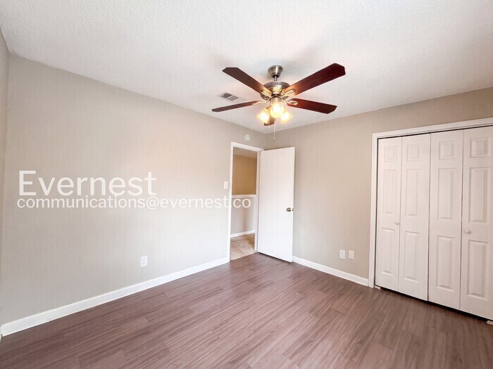Building Photo - 2719 Meadowgrass Ln