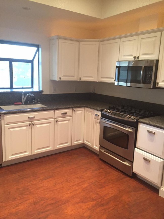 Building Photo - 454 Walker Rd