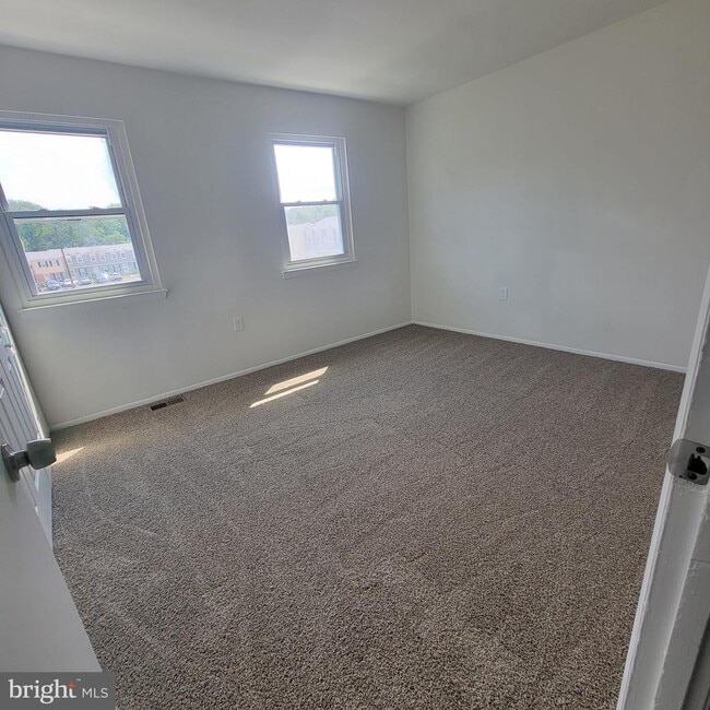 Building Photo - 8235 Tomlinson Ct