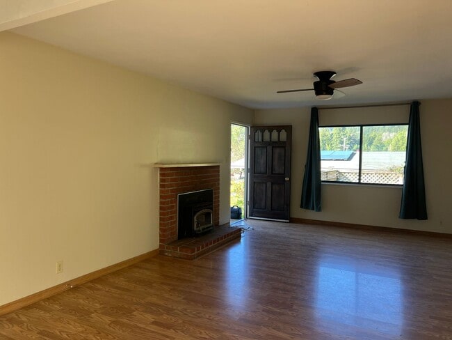 Building Photo - Blue Lake House Tier 2