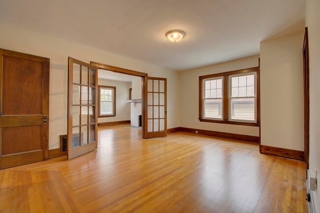 Building Photo - 1026 Altavia Ave
