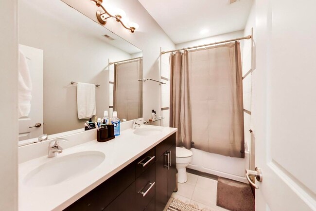 Building Photo - 3815 N Kedzie Ave