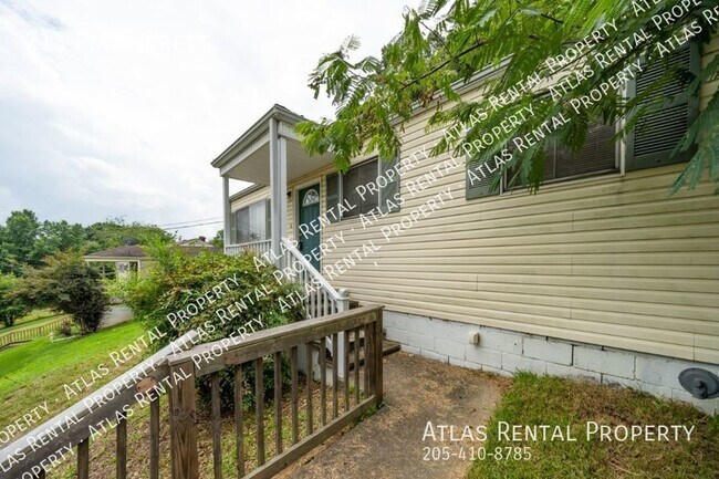 Building Photo - 213 Pine St