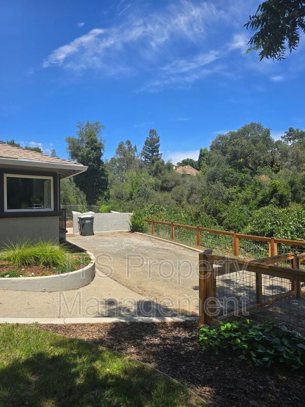 Building Photo - 9421 Fair Oaks Blvd