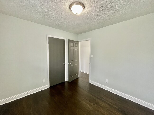 Building Photo - 3 Bed, 2 Bath Nest Near Cape Fear Valley