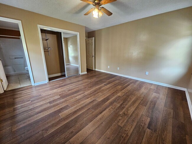 Building Photo - UPDATED Beautiful 3 bedroom 2 bathroom