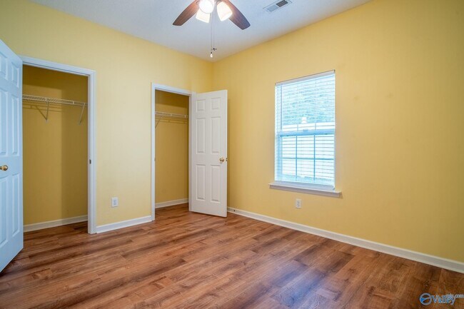 Building Photo - 216 Horseshoe Bend N