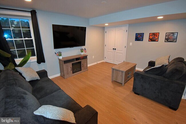 Building Photo - 34 Ashcroft Dr