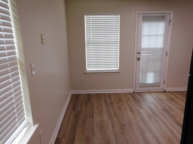 Building Photo - 330 Barshay Dr