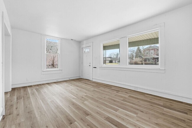 Building Photo - Stylish 2BR with Modern Upgrades