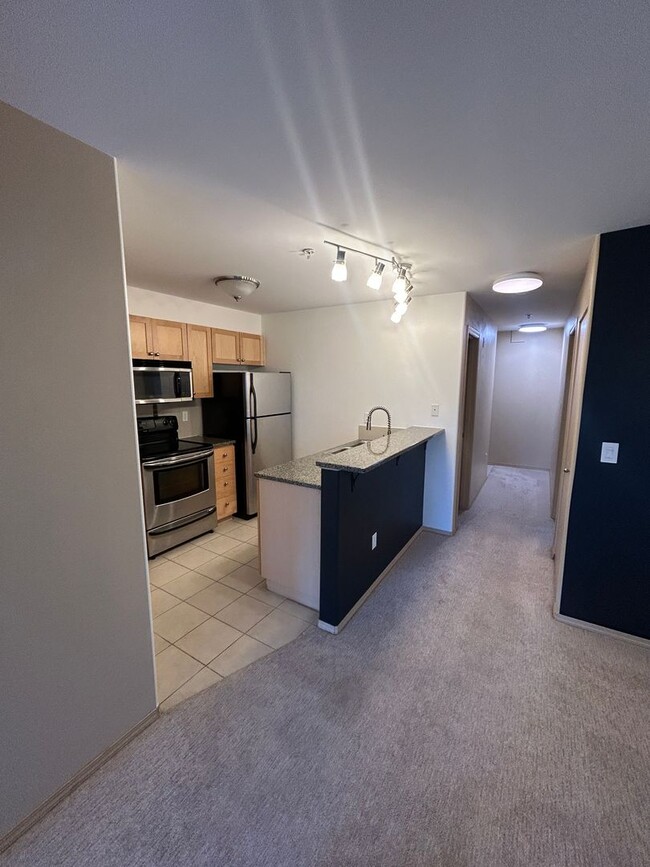 Building Photo - Fantastic 2 Bed 2 Bath Greenwood Condo- Av...