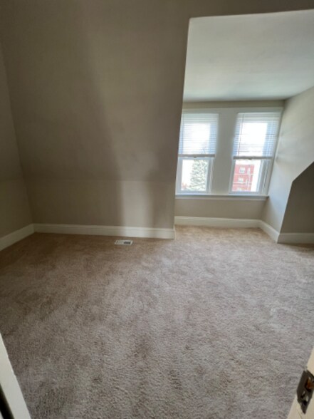 Building Photo - 730 California Ave