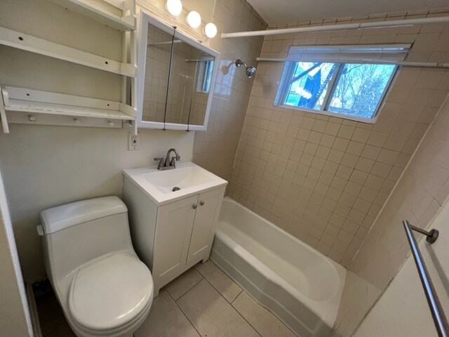 Building Photo - 15 Bay St