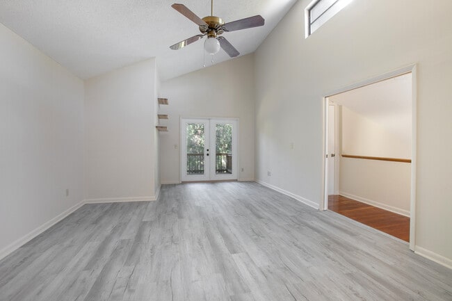 Building Photo - 5735 Fox Hollow Rd