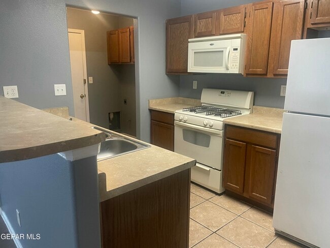 Building Photo - 5724 Saluki Dr