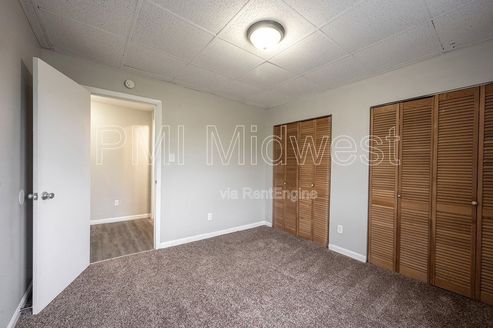 Building Photo - 2060 N Delaware St