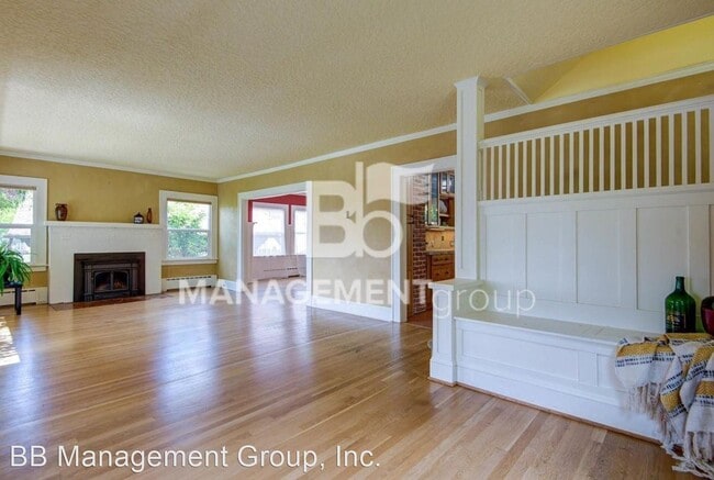 Building Photo - 3 br, 1.5 bath House - 5137 NE Wisteria Drive