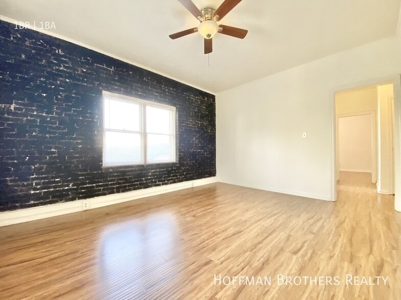 Building Photo - 800 N Las Palmas Ave