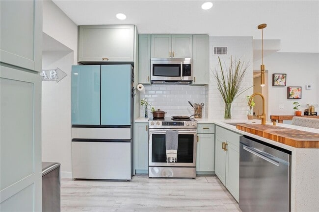 Building Photo - 1891 Oglesby Ave