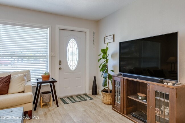 Building Photo - 101 E Dover St