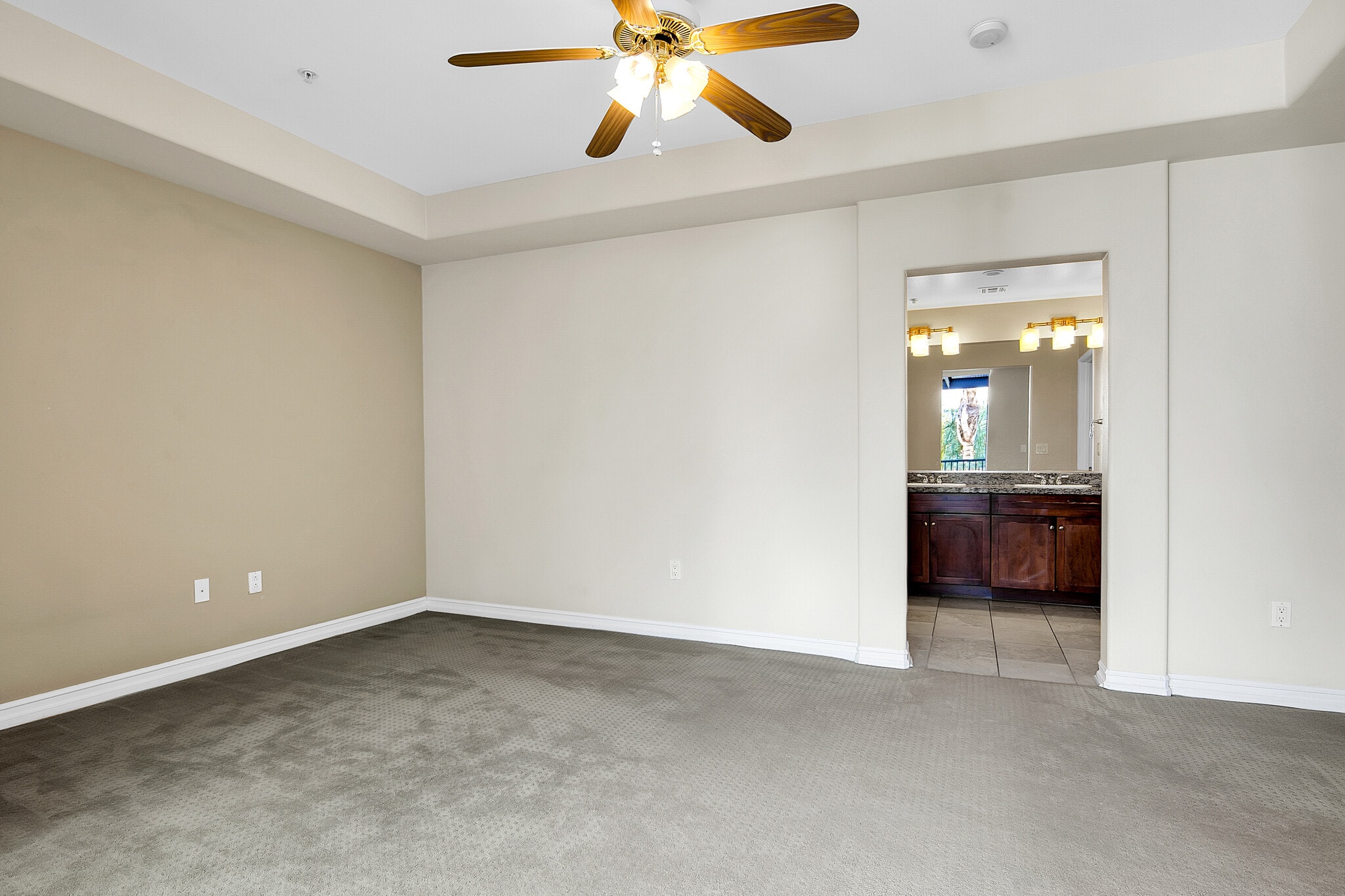 Building Photo - 629 Traction Ave