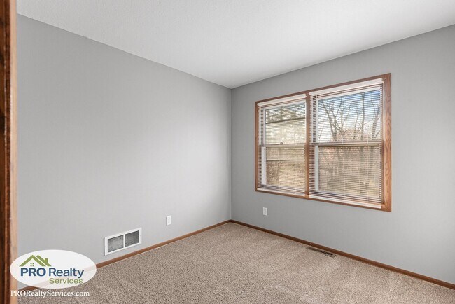 Building Photo - 3 Bedroom House in Oakdale