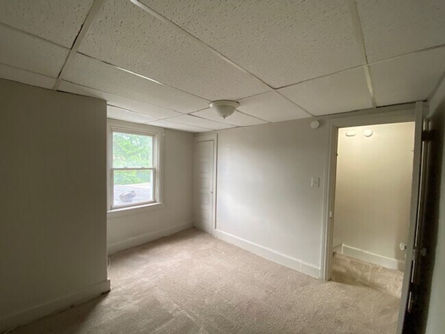 Building Photo - 5 Bedroom house harrisburg for rent 1,200 a month