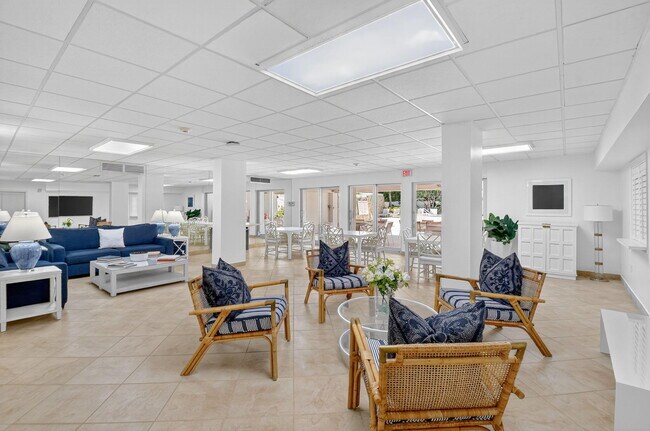Building Photo - 2780 S Ocean Blvd