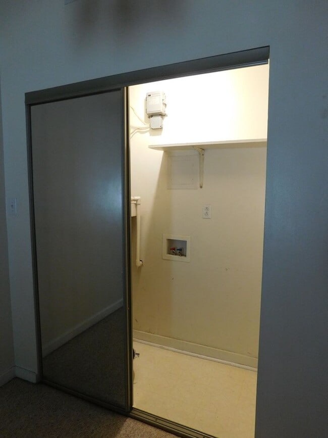 Building Photo - 1512 College Way