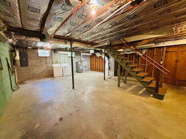 Building Photo - 405 Stonegate Dr