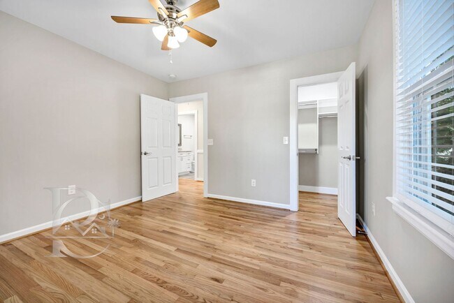 Building Photo - RENOVATED THREE BEDROOM IN ROSEWOOD