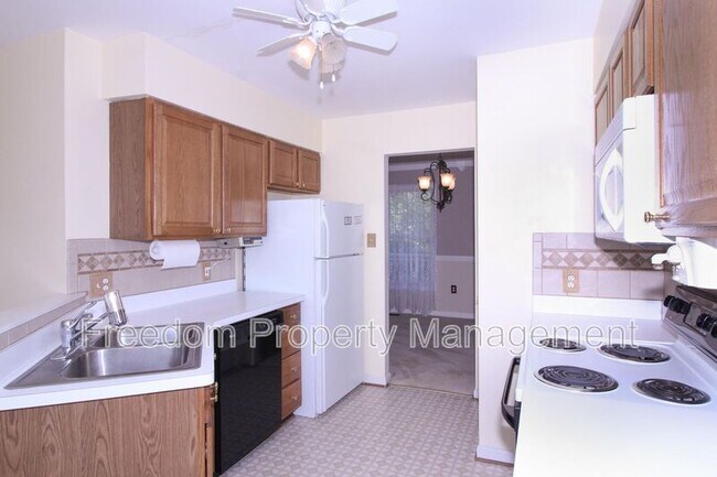 Building Photo - 6540 Cottonwood Dr