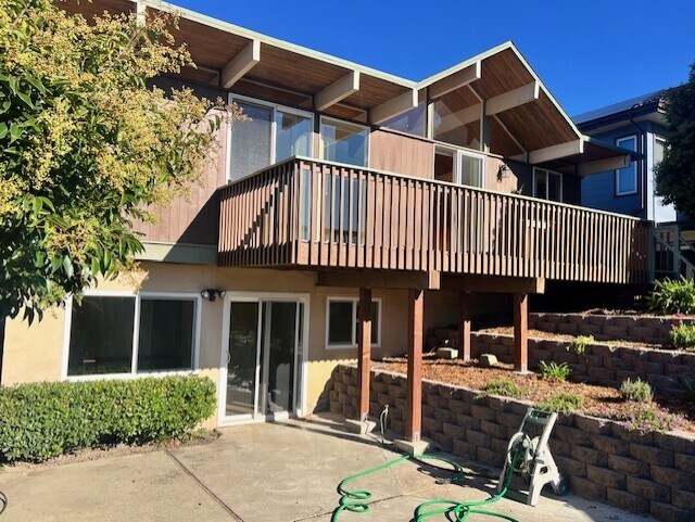 Building Photo - 880 Larkspur Dr