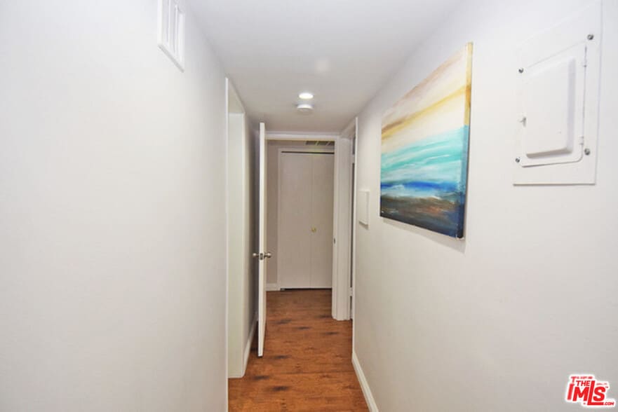 Building Photo - 423 S Rexford Dr
