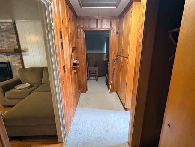 Building Photo - Fully furnished house on the outskirts of town.