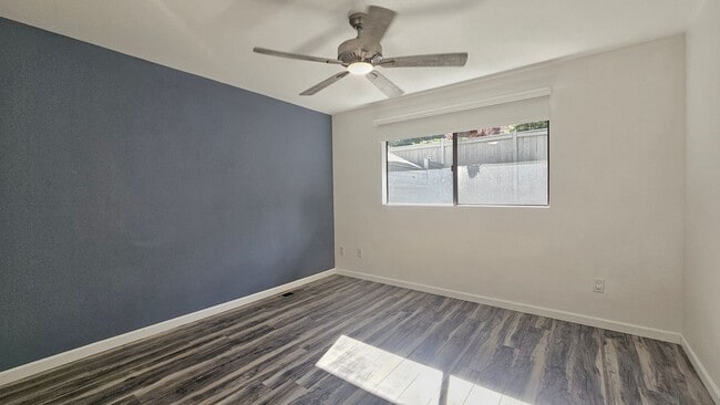 Building Photo - Modern Bellevue Townhome | Chef’s Kitchen, Dual Fireplaces & Private Patio