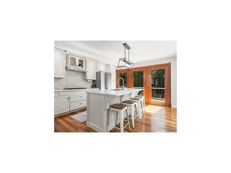 Kitchen - 17756 Brucker St