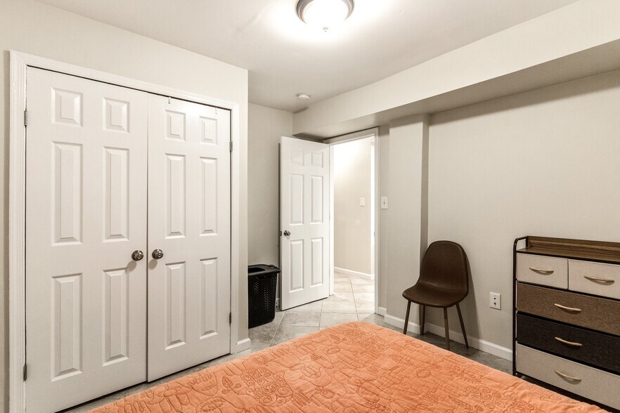 Rear bedroom with large closet - 1304 Belmont St NW