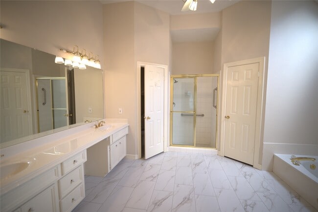Building Photo - 1839 Lakewinds Dr