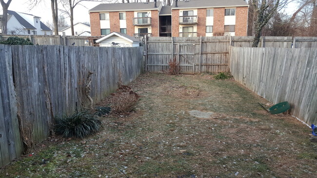 Building Photo - Spacious 3 Bedroom, 1 Bath Townhome in Hav...