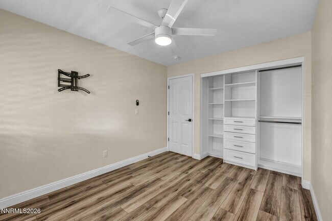 Building Photo - 6490 Brookview Cir