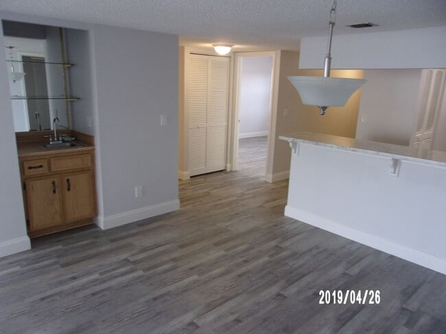Building Photo - Oceanfront 3 BR Condo