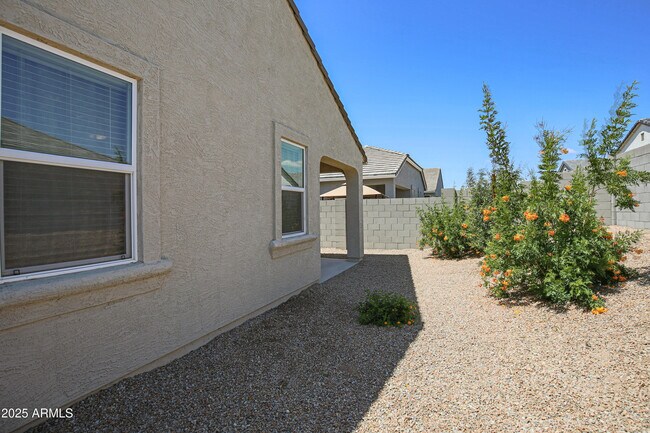 Building Photo - 24380 W Jones Ave